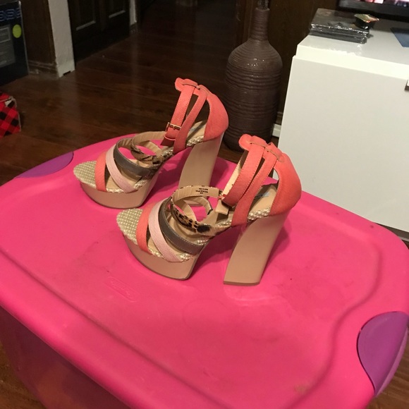 Heels - Picture 3 of 4